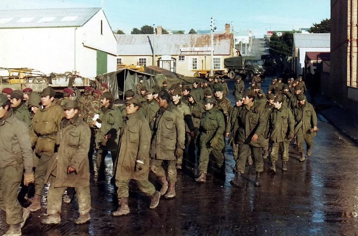 Фолклендские острова конфликт 1982. Фолклендские острова конфликт 1982. Британские сас фолкленды 1982. Фолклендские острова конфликт 1982. Фолклендские острова конфликт 1982.