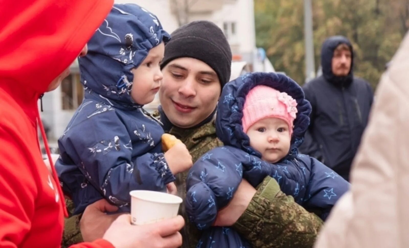 Мобилизация отцов детей. Мобилизация отца трех детей. Мобилизация многодетных отцов с 3 детьми. Многодетные семьи мобилизация частичная. Группа семья Казань.