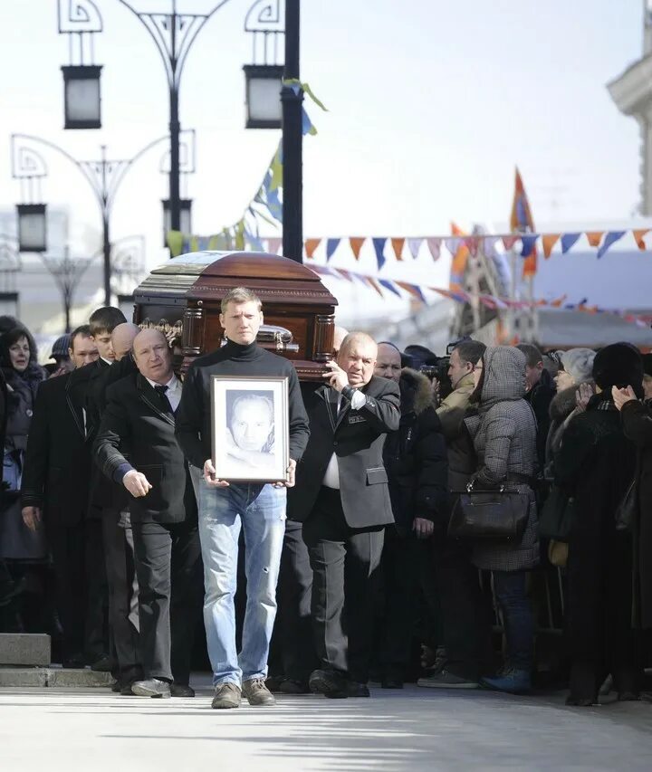 Певцов прощание. Похороны Даниила певцова. Могила Даниила певцова на Троекуровском кладбище. Могила Андрея Панина.