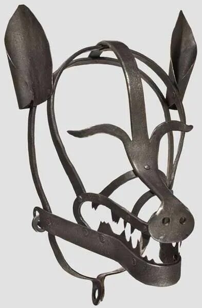 маска для сварливых женщин в средневековье. металлическая маска средневековая. железная маска позора средневековье. маска позора в средневековье. металлическая маска.