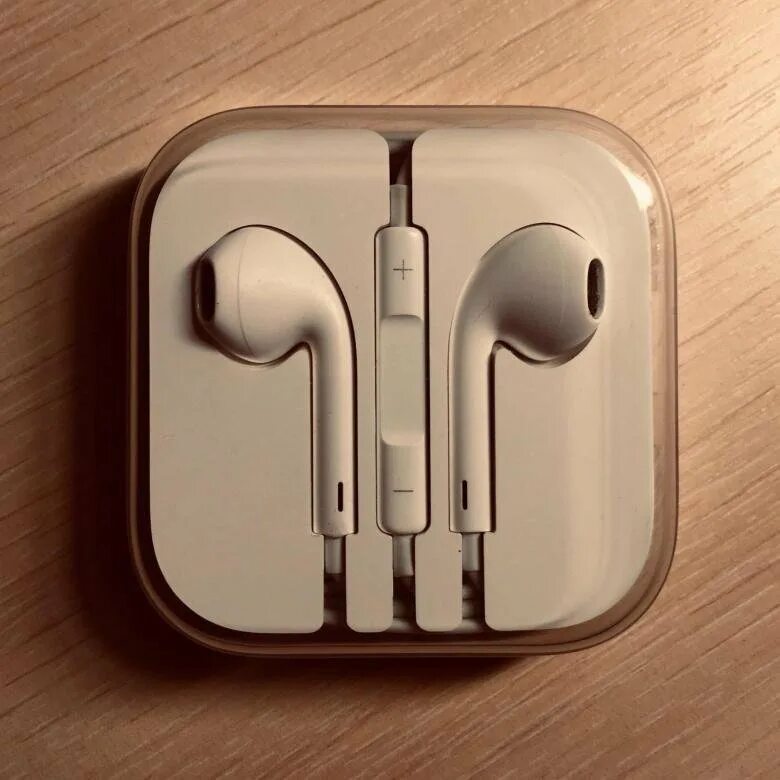 Оригинал наушников earpods. Наушники эпл аирподс. Айрподсы 3. Наушники Apple Earpods последняя версия. Наушники Apple Earpods и iphone 6.