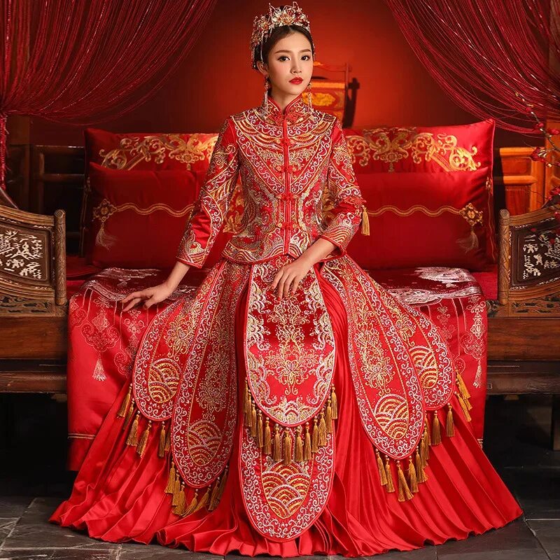 Китайская классическая. Китайский свадебный наряд. Традиционное китайское платье. Китайское национальное свадебное платье. Китайское свадебное платье традиционное.