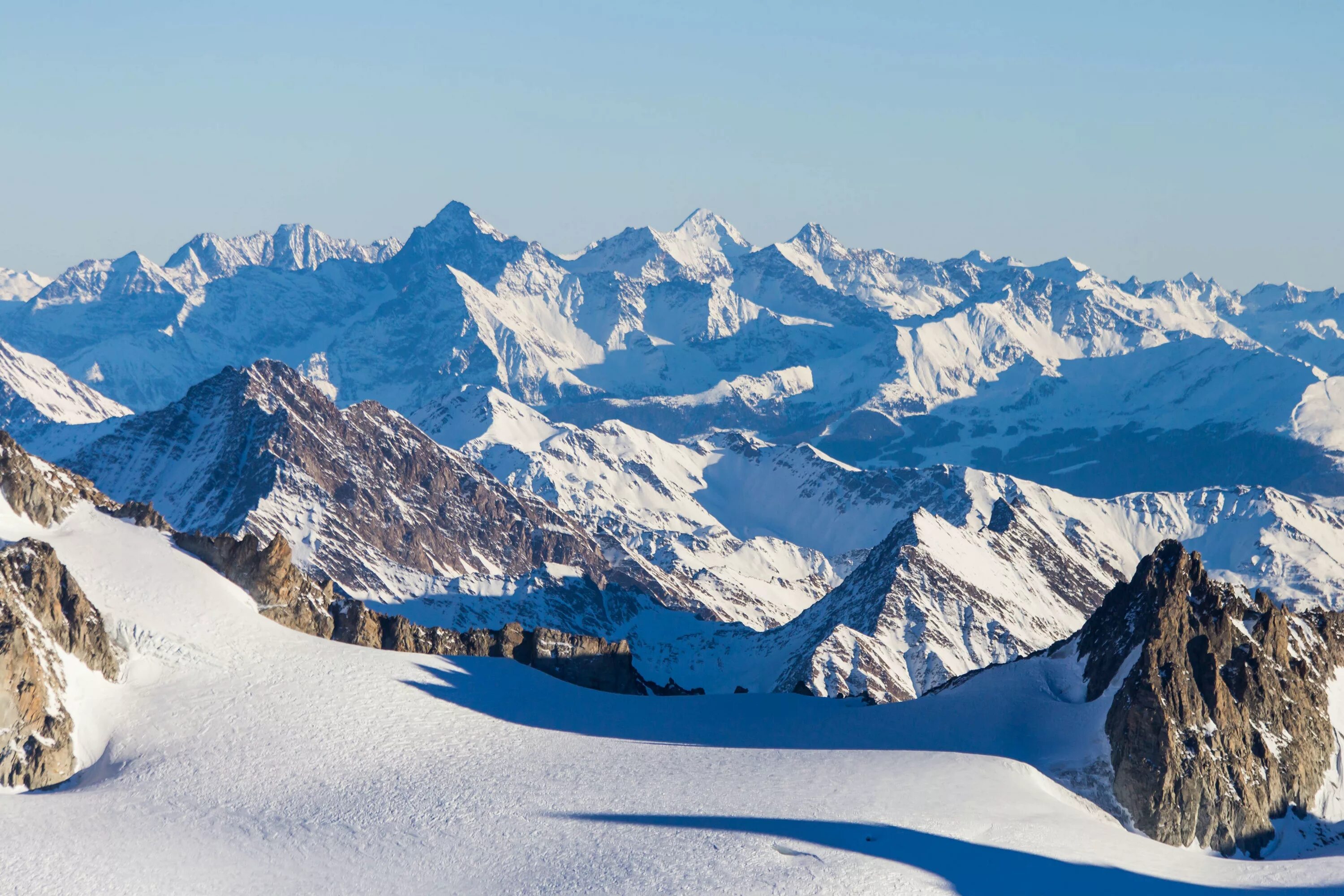 Альпийский пик — гора Мон Блан. Монблан Овернь - Рона - Альпы. Альпийские горы 2022. Альпі Тау. Средняя высота гор альпы