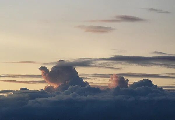 Look at those clouds. Облако похожее на слона. Облако в форме слона. Облака в форме верблюда. Облако верблюд.