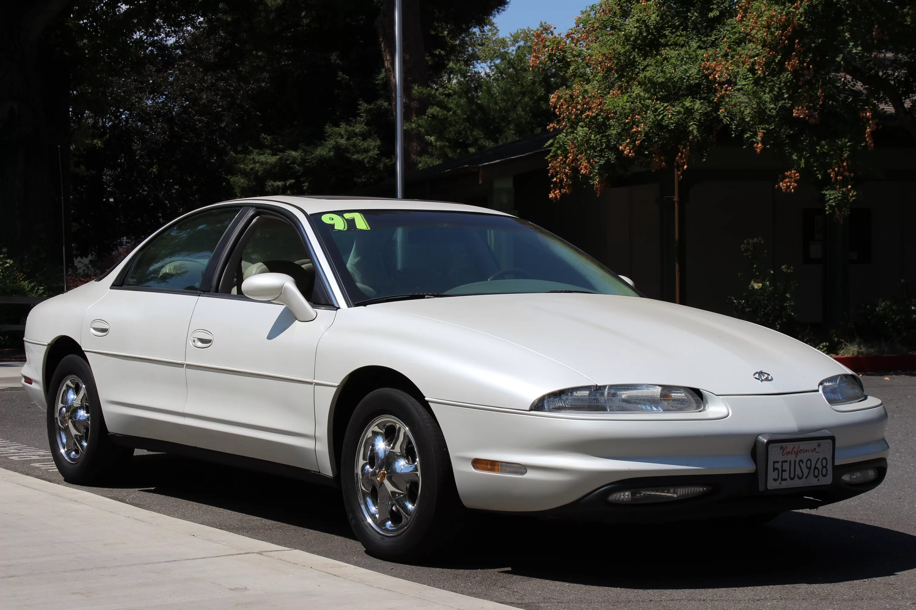 Купить машину аврору. Oldsmobile Aurora 1995. Oldsmobile Aurora 1997.