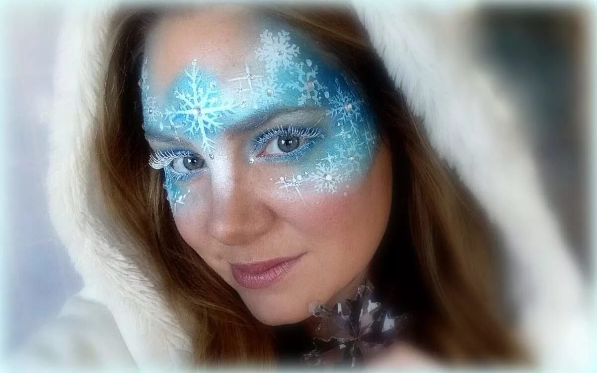 Аквагрим снежная королева. Гримм снежной королевы на лице. Новогодний аквагрим для детей. Снежинки на лице макияж. Снежинки на лице макияж.