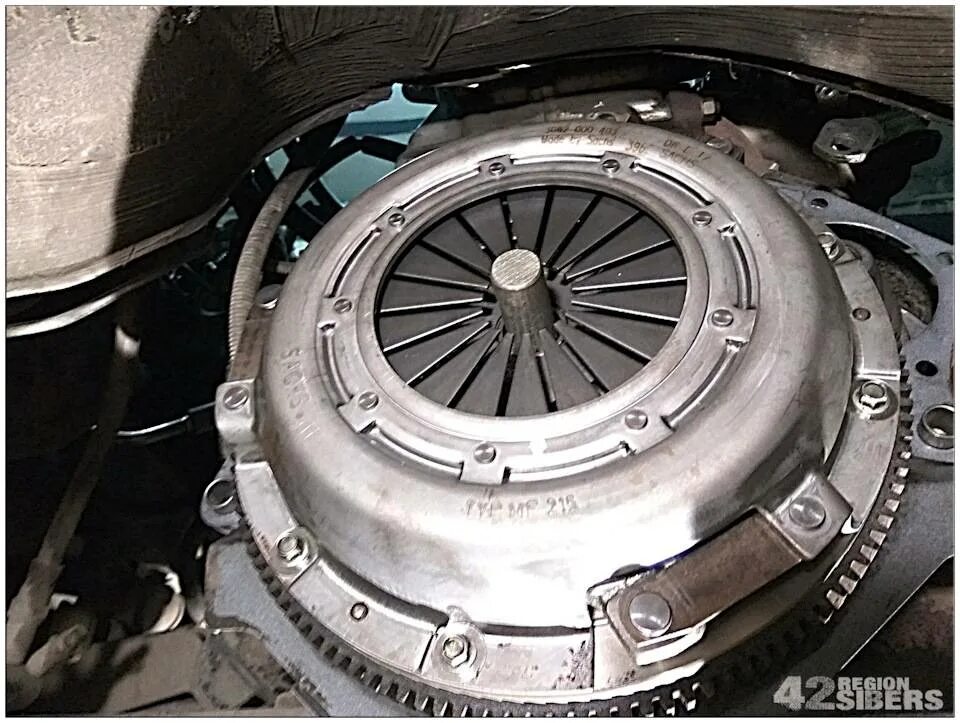 Шеви замена сцепления. Нива шевроле 2004 сцепление. корзина сцепления шеви нива. сцепление сакс на шевроле нива. выжимной сцепления нива шевроле.