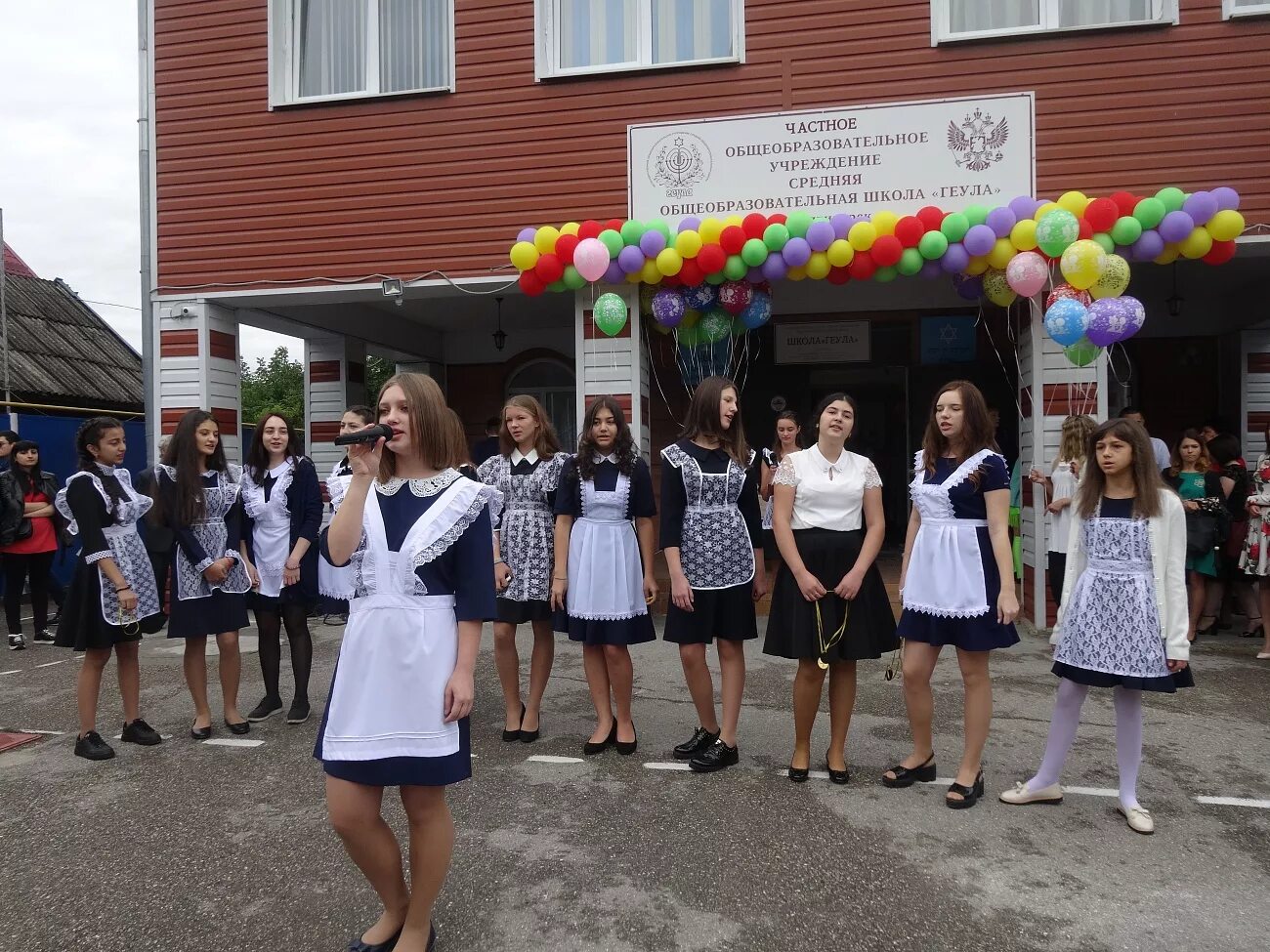 Школа Геула Пятигорск. Еврейская школа Пятигорск. Еврейская школа Пятигорск 1 сентября. ЧОУ СОШ Геула, посёлок Горячеводский. Школа евреев