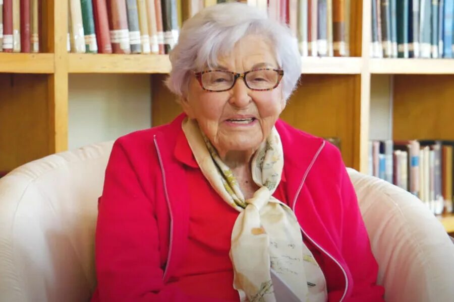 100-летняя женщина раскрыла секрет долголетия дороти хай. Женщина 102 года. Женщина 102 года и 5 месяцев фото. Мировой рекорд по бегу на 50 метров. Бабушка 102 года.