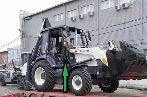Tlb 935 стекло двери правое. 6099911м1. Terex 815 rm. 6099910м1. Стекло двери терекс 860.