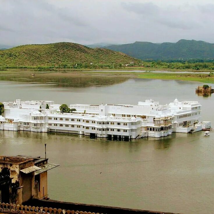Taj lake. Озерный дворец джаг нивас в индии. озёрный дворец, удайпур, индия. дворец озера пикола в индии. taj lake palace.