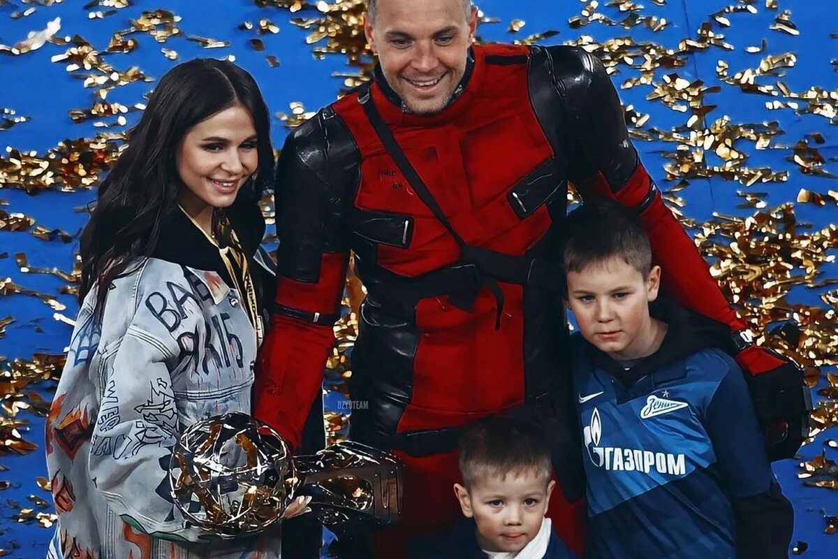 Дзюба родственники. Кристина Дзюба. Артем Дзюба семья. Жена Дзюбы. Артём Дзюба жена.