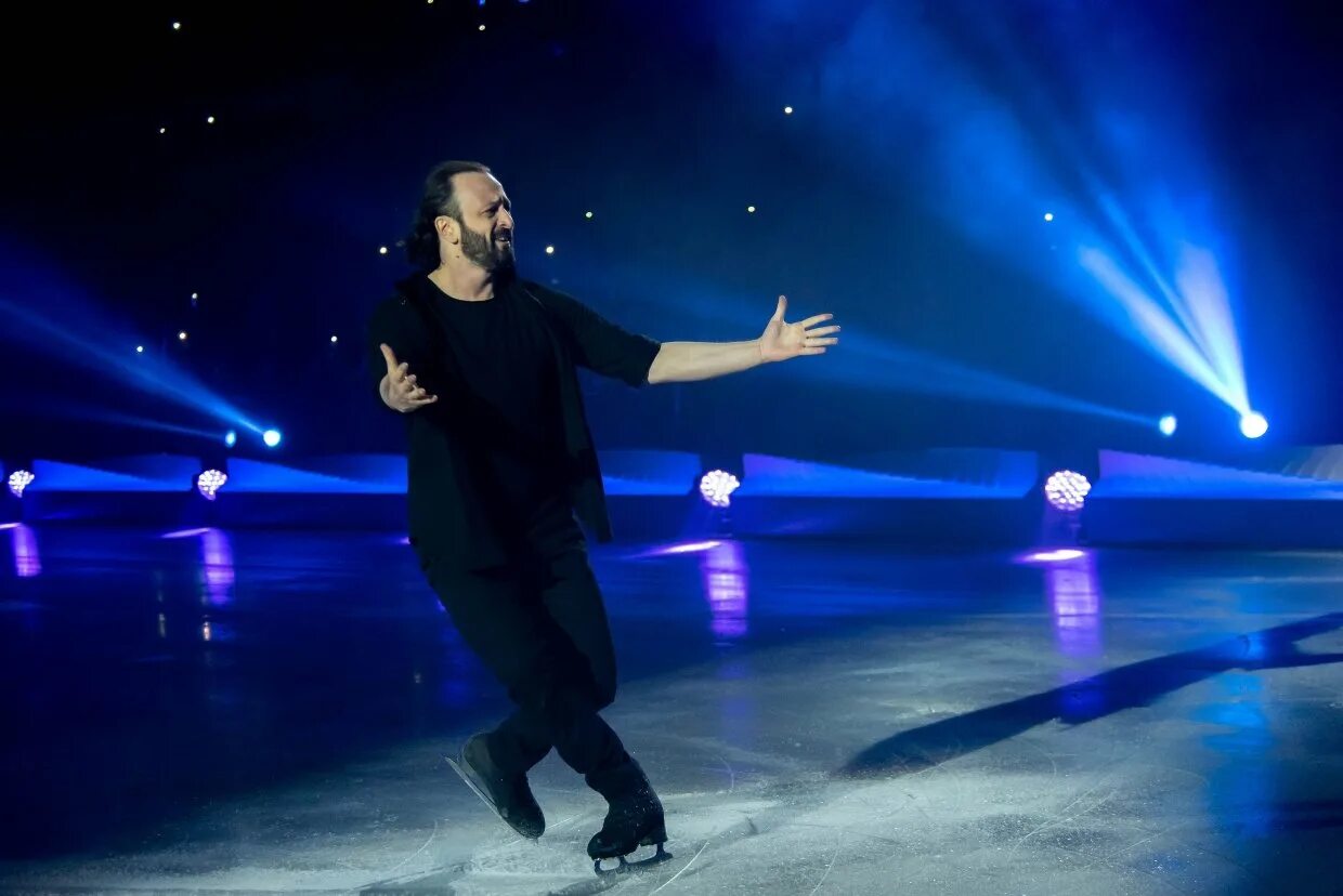 Авербух выступление. Снежная королева ледовое шоу авербуха. Роман костомаров волшебник страны оз ледовое шоу. Илья авербух. Илья авербух ледовое шоу.