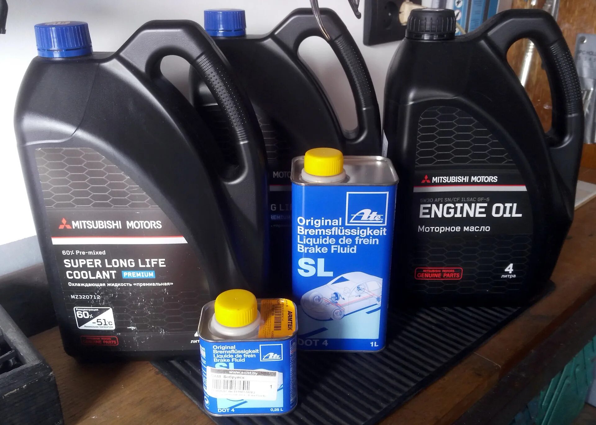 Genuine super long life coolant. Антифриз dia Queen super long Life Coolant Premium. Mitsubishi super long Life Coolant Premium. Антифриз dia Queen super long Life Coolant mz101080fx. Mitsubishi super long Life Coolant Premium mz320712.