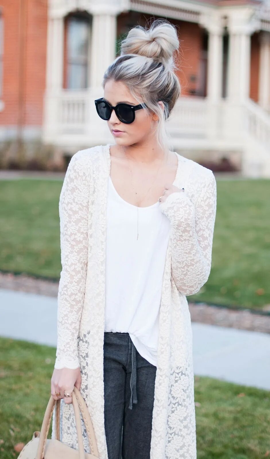 образы с вязаным кардиганом. Street style outfit кардиган. образы с белым кардиганом. белый кардиган с чем носить. образы с белым кардиганом.