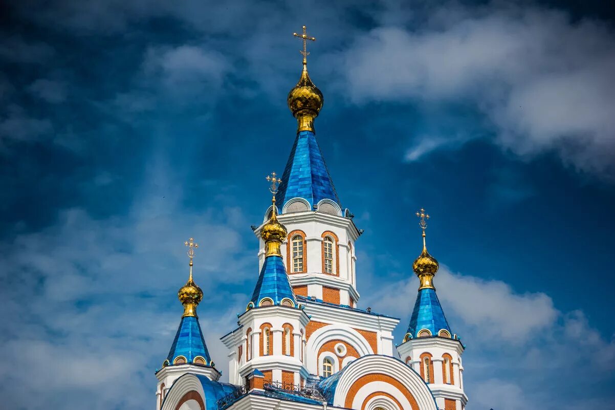 золотые купола королева