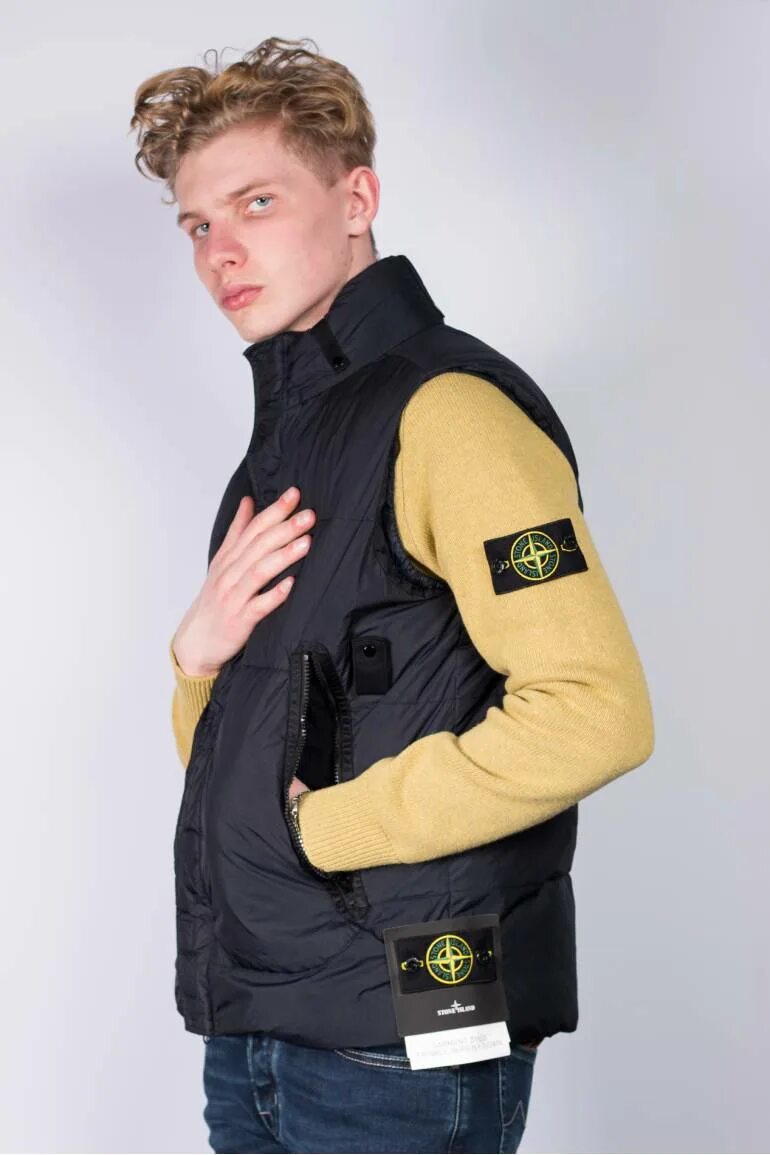 Жилетка stone. Бронежилет Stone Island. Жилетка стон Исланд. Жилетка Стоун Айленд. Жилетка стон Айленд Supreme.