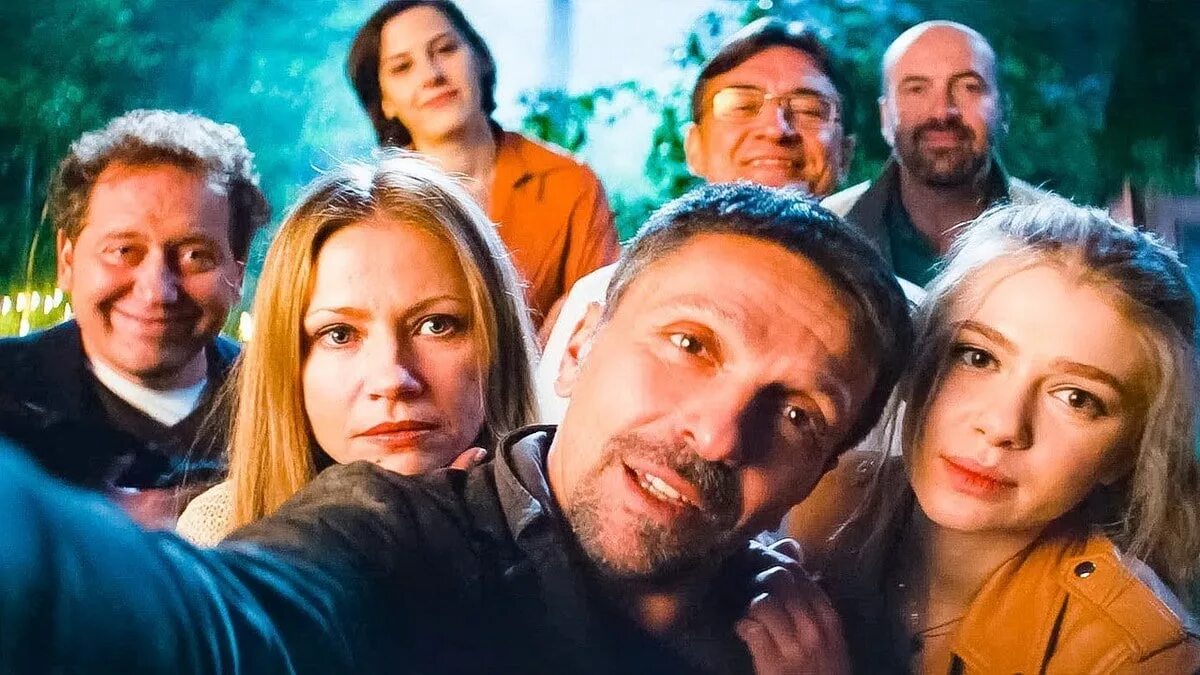 Дружить по русски комедия. Российские комедии 2019. Комедия русский друг. Ахмед силла актер. Квартет и 2019 громкая связь.
