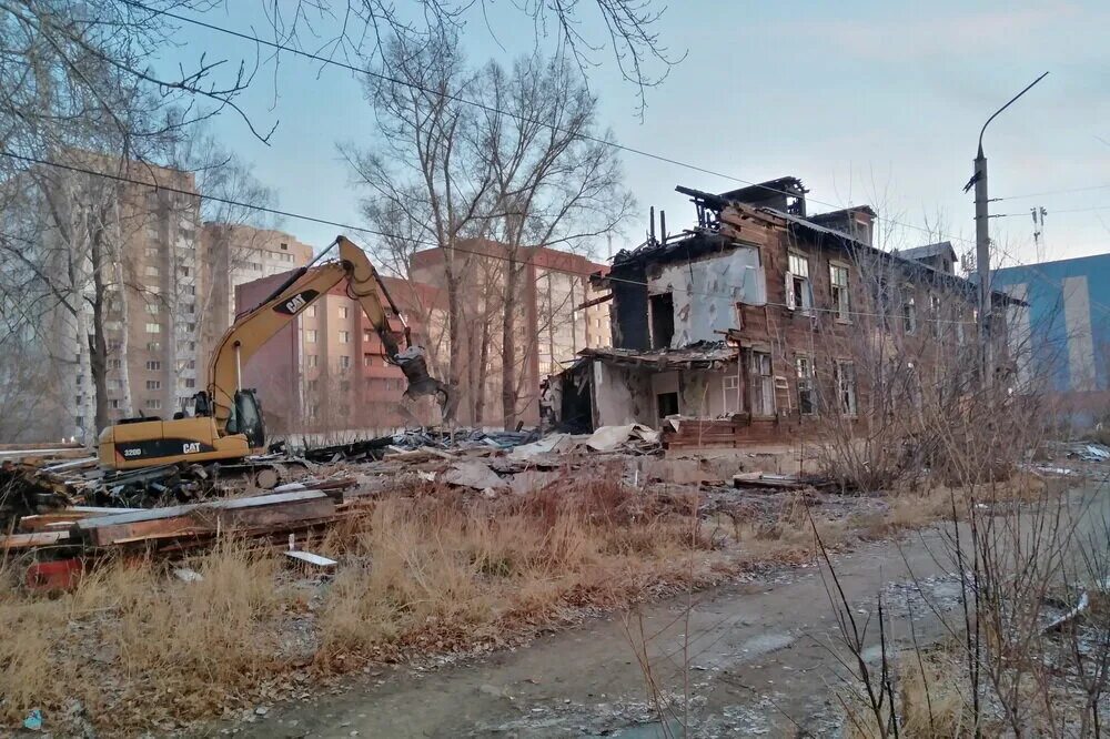 Что сносят в новосибирске. Бассейн ска новосибирск. Новосибирск будут сносить. Разрушенное здание. Нэвз красный проспект.