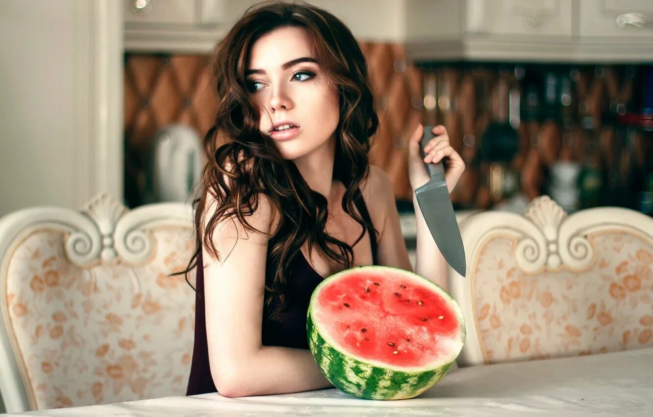 Приму девушку