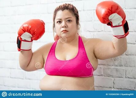 Жирная азиатская девушка сделать бокс Стоковое Фото - изображение насчитыва...