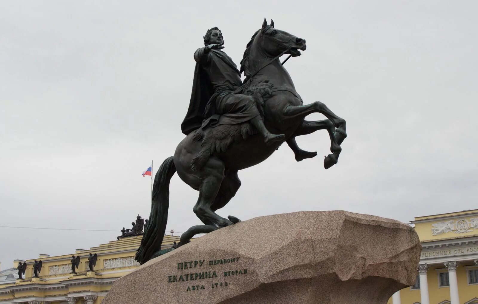 Памятник медному всаднику питер. Памятник Фальконе медный всадник. Памятник Петру первому в Санкт-Петербурге медный всадник. Медный всадник памятник Петру 1. Этьен Морис Фальконе медный всадник.