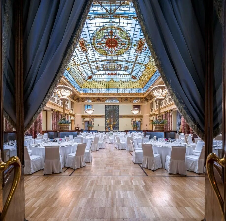 Метрополь в москве архитектор. Метрополь гостиница москва. Гостиница метрополь москва 1899-1903 архитектор в ф валькотт. Стиль гостиницы метрополь. Стиль гостиницы метрополь.