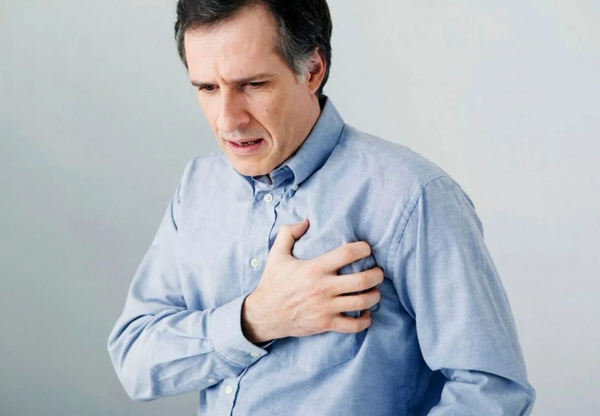 Болит сердце. Как понять что ноет сердце. Сердечный приступ. Инфаркт инсульт сердечный приступ. Приснилось что болит сердце.