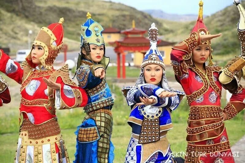 Тувинский национальный оркестр республики тыва. Тыва культура. Шончалай ооржак-чооду. Культура кызыла. Хоомей ансамбль тыва.