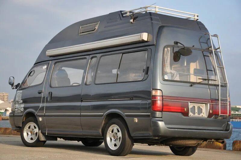 У т н 100. Toyota hiace regius автодом. toyota hiace h100 кемпер. hiace h100 автодом. toyota regius camper.