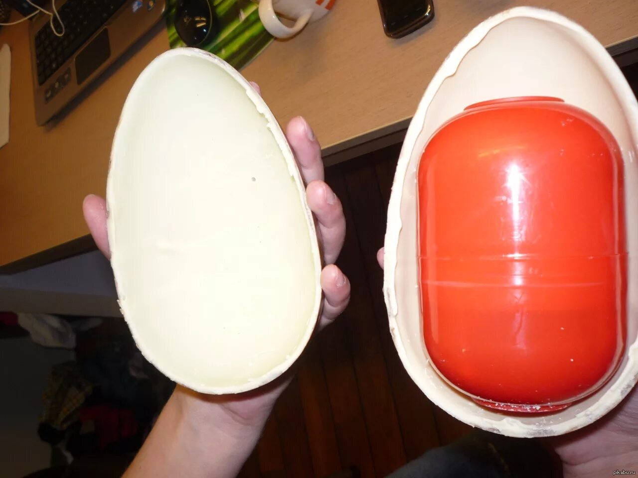 Самый большой Киндер сюрприз. Большое Киндер яйцо. Самое большое Киндер яйцо. Самый гигантский Киндер сюрприз.