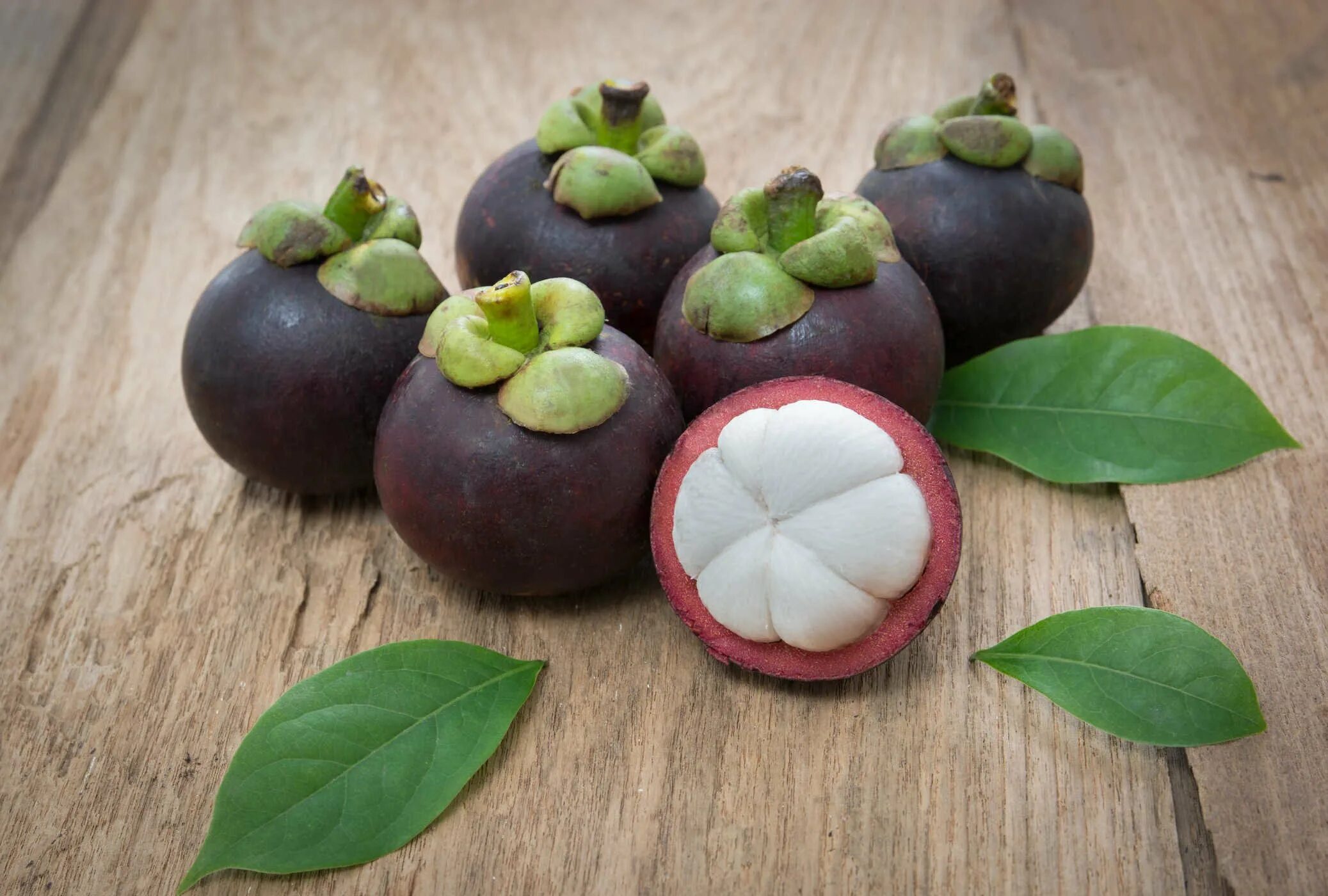 Фрукты тайланда мангостин. Мангостин мангостан. Мангостин фрукт что это. Мангостин фрукт что это. Мангостан мангустин.