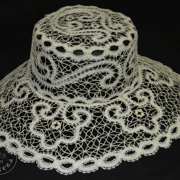 Кружевные летние шляпки. Шапка с кружевом. Шляпка кружевная коклюшками. Кружево шляпки. Ольга лейс шляпы.