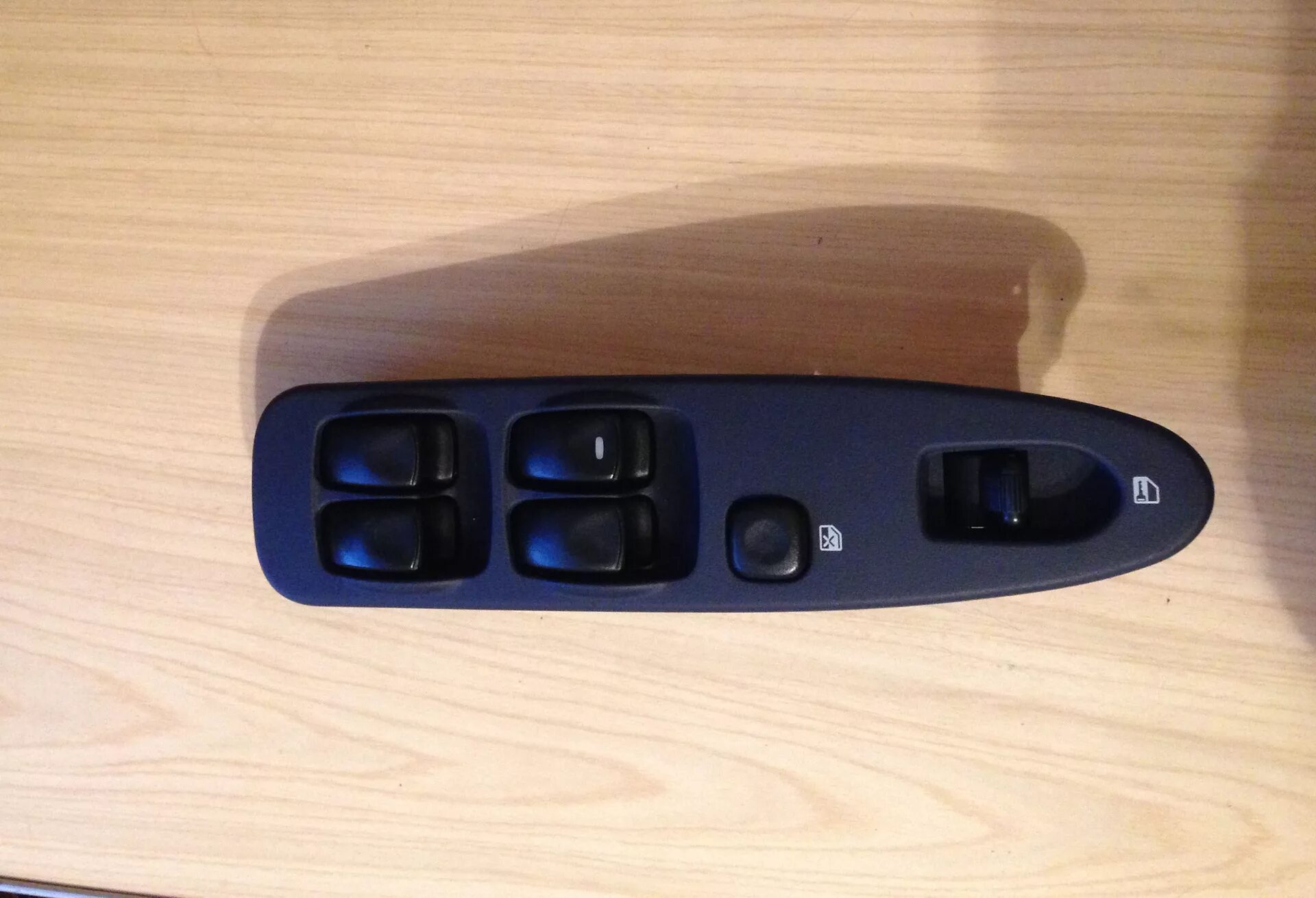 Mitsubishi carisma блок стеклоподъёмников к. Блок управления стеклоподъемника мицубиси. Блок стеклоподъемников митсубиси. Блок управления стеклоподъемниками галант 7. Mr194826 новый.