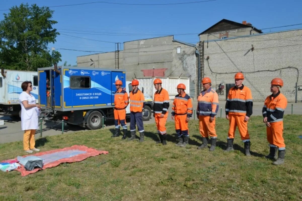 Водоканал фото. Газ 3307 аварийная служба. Водоканал барнаул логотип. Машина аварийной службы водоканала. Аварийная служба водоканала барнаул.