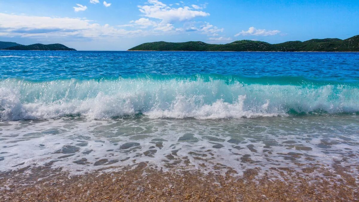 Какое море самое дешевое. Эгейское море. адриатическое море волны. красивое море. пейзаж море.
