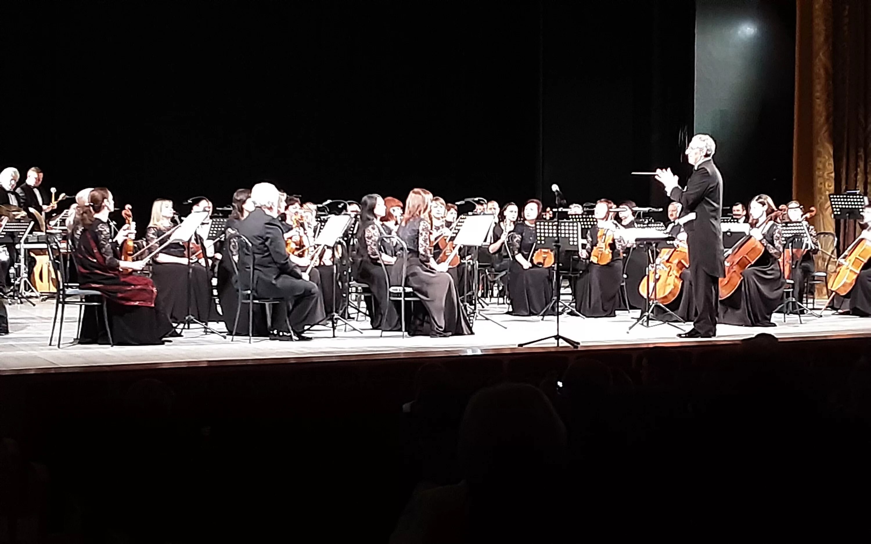 пол сцены большого театра. новосибирск театр новат внутри. оперная труппа мамонтовской оперы. кальман гала концерт. бал елены образцовой 2014.