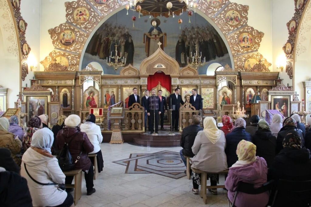 Клирики в храма в клайпеде. Храм в новокосино на суздальской. Чтец в храме. Служителями храмов были. Служители храма в новокосино.