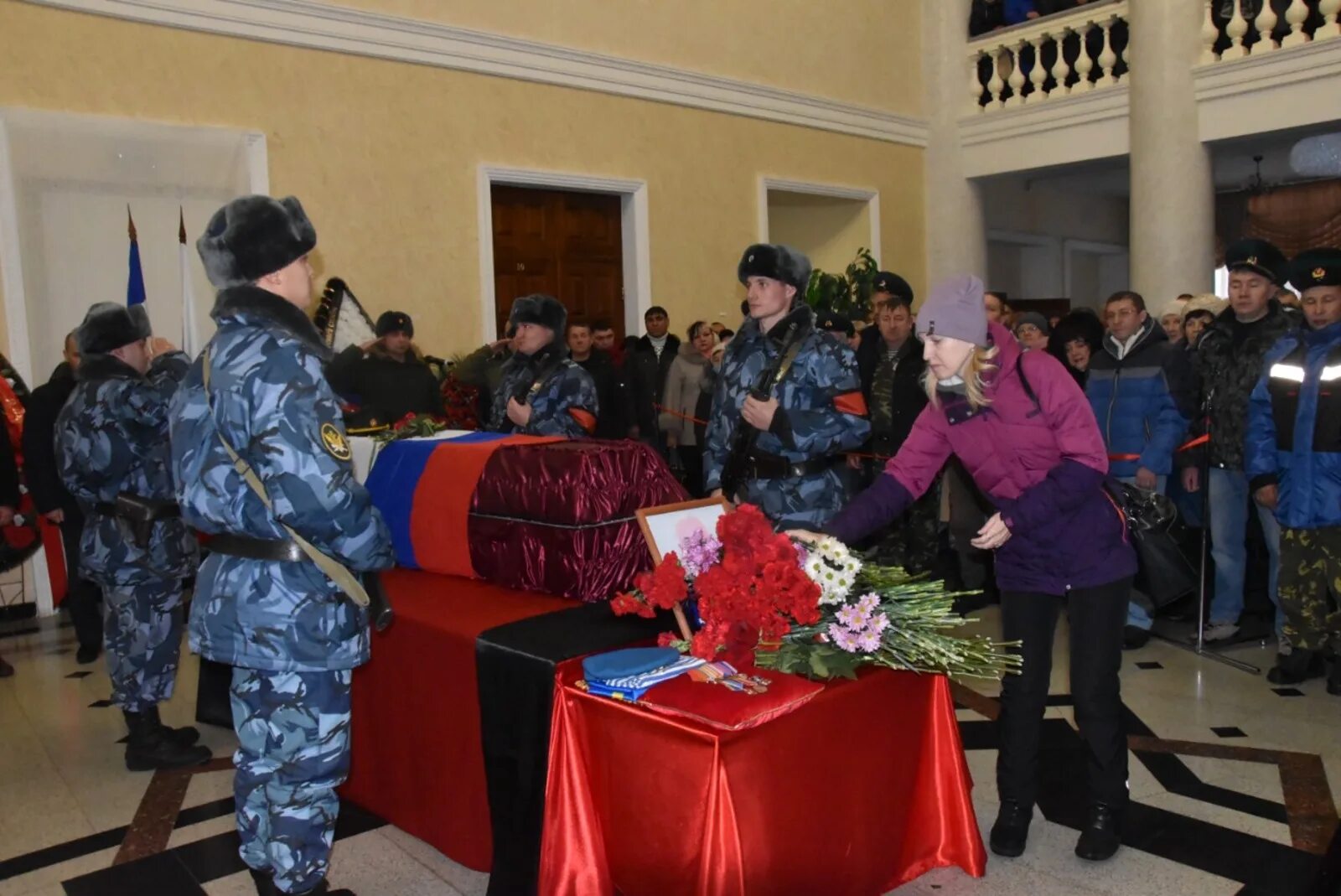 Тв новости сво. Похороны военнослужащего. Прощание с участником сво.