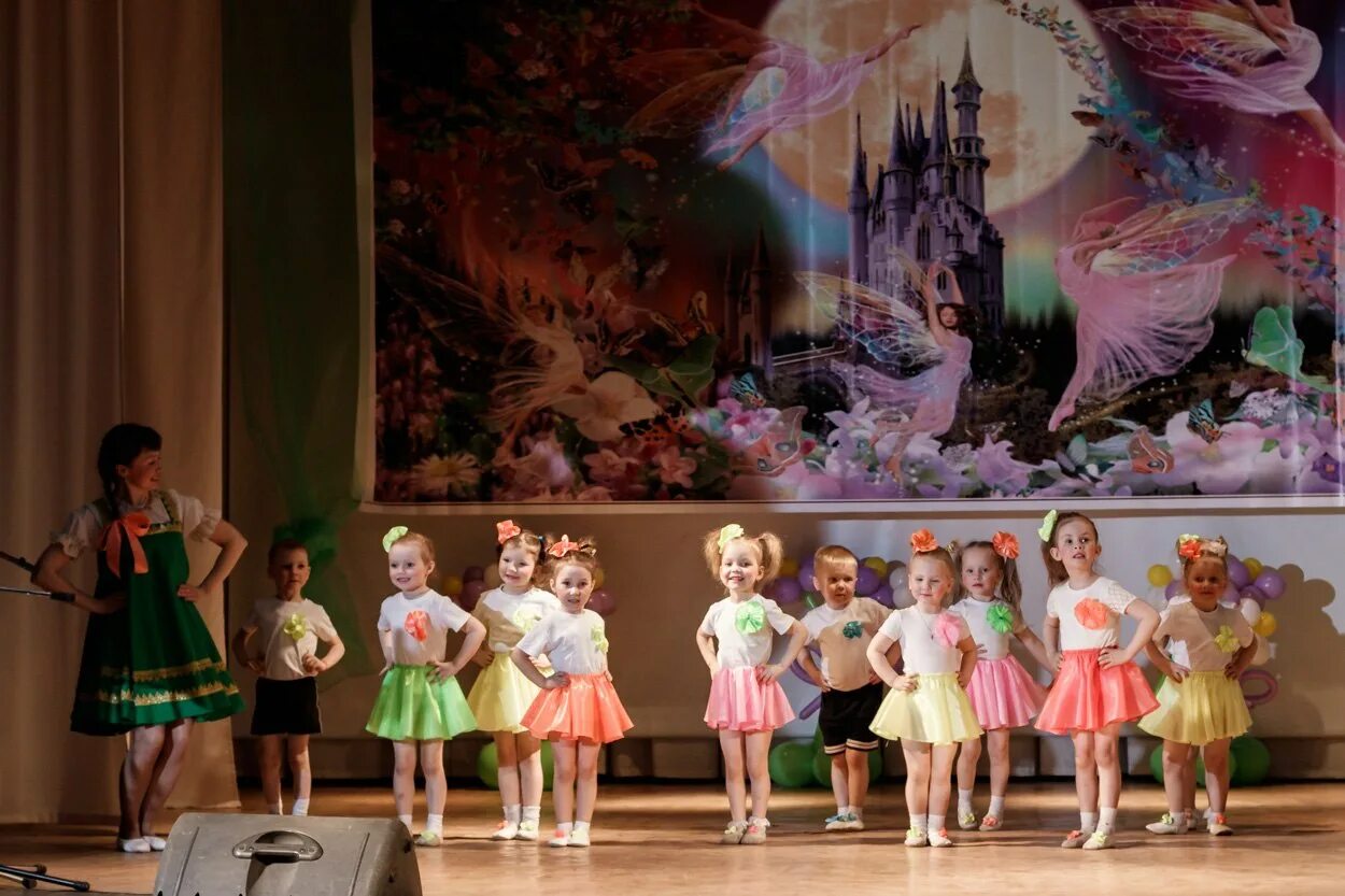 Совхоз имени ленина дом культуры концертный зал. Неиссякаемый родник фестиваль. Ершово концерт дк. Ершово звенигород дом культуры. Концерт дк в майна хакасия.