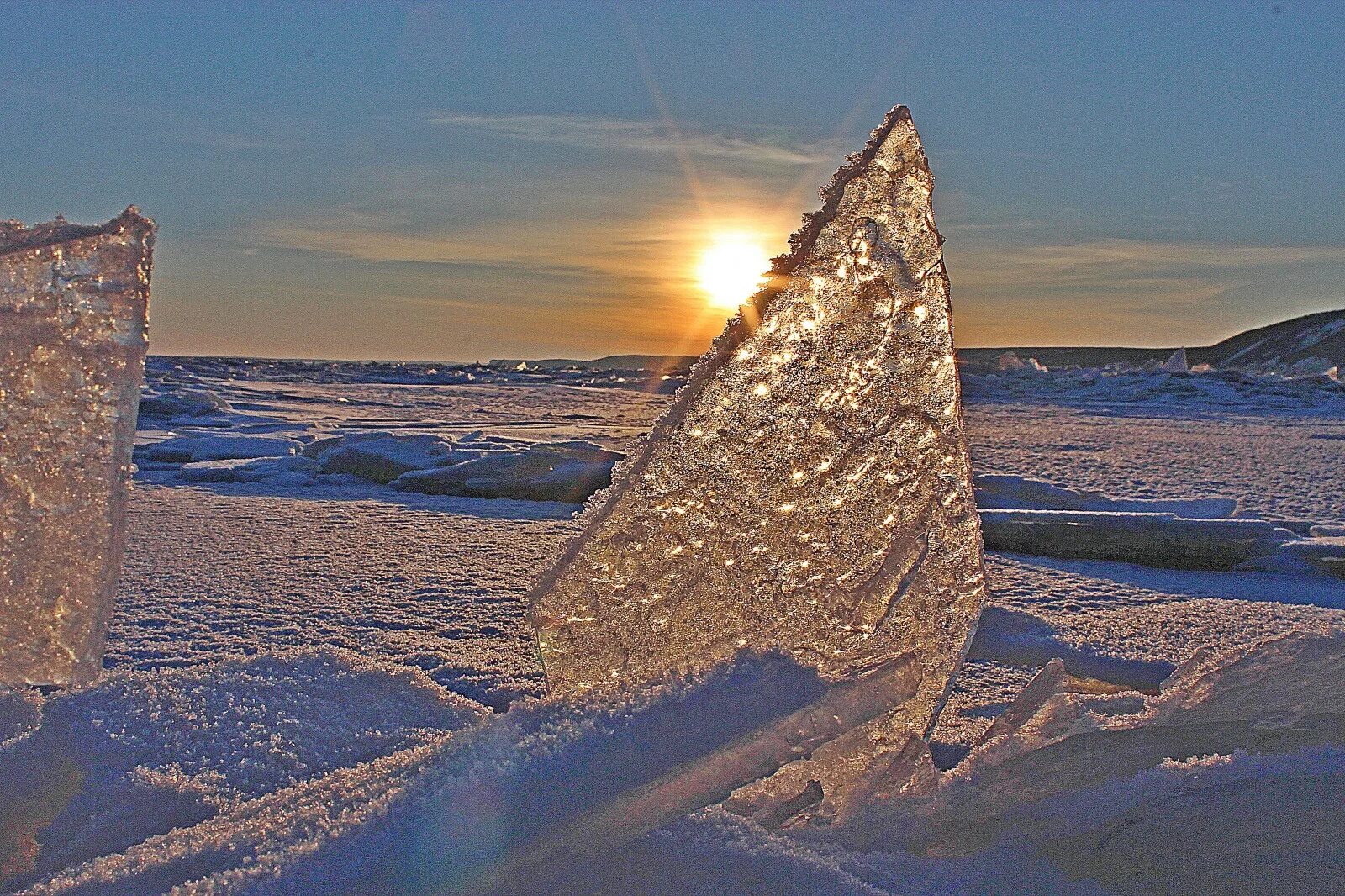 Река Лена зимой Якутия. Замерзшая река Лена. Река Лена Вечная мерзлота. Фото реки Лена в Якутии. Якутский снег