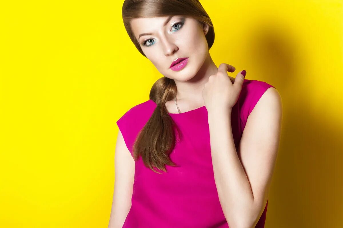 Видео аня цвета. Аня и ксюша. Анна квасникова вологда. Anny may грудь. Саша спилберг сумка багет.