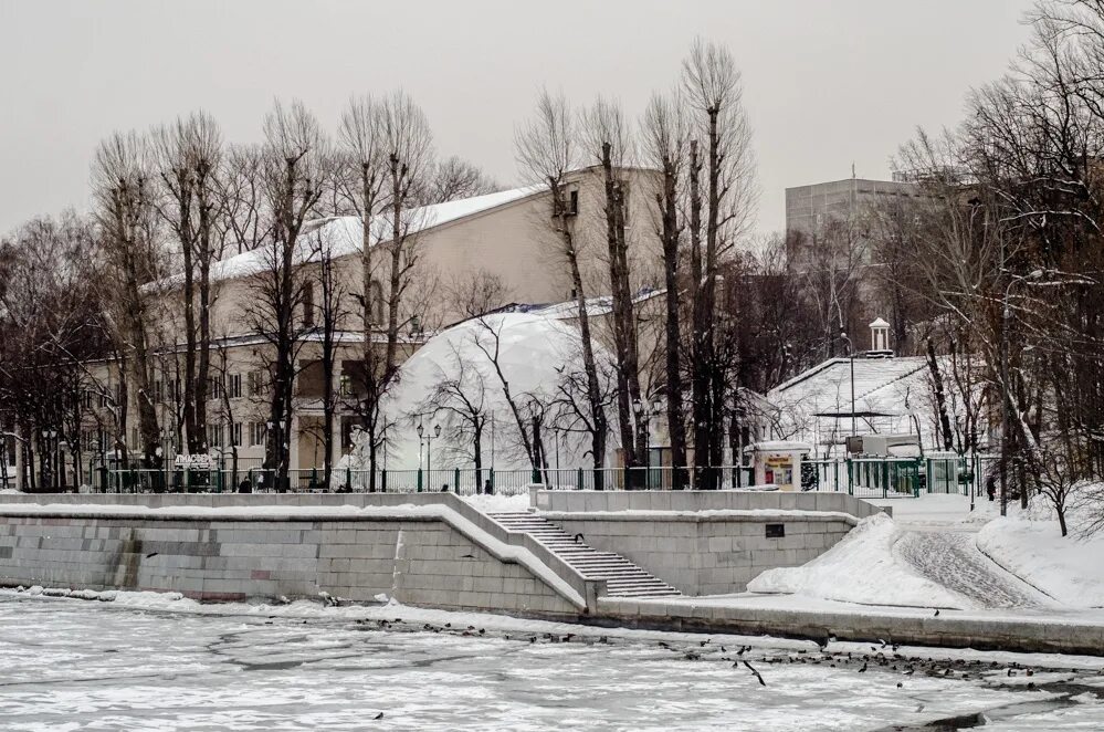 Театр Стаса Намина в Нескучном саду. Нескучный сад театр Намина. Здание театра Стаса Намина. Театр Стаса Намина Крымский вал.