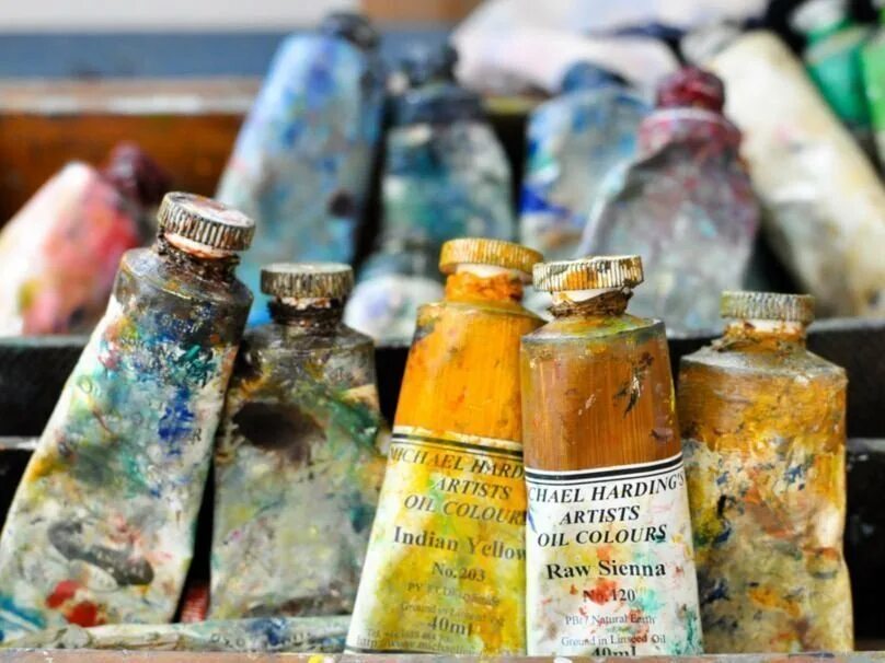 Старый тюбик. Коробка с красками старая. Старые масляные краски. Ящик с краской старый. Краски стар.