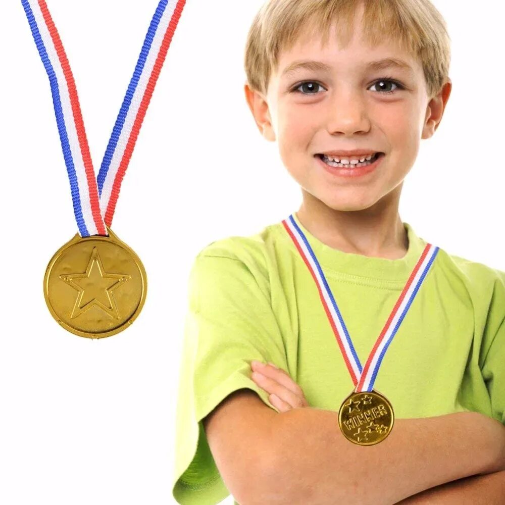 Дети gold. Медали для детей. Спортсмен с медалью. Медали для мальчиков. Дети спортсмены.