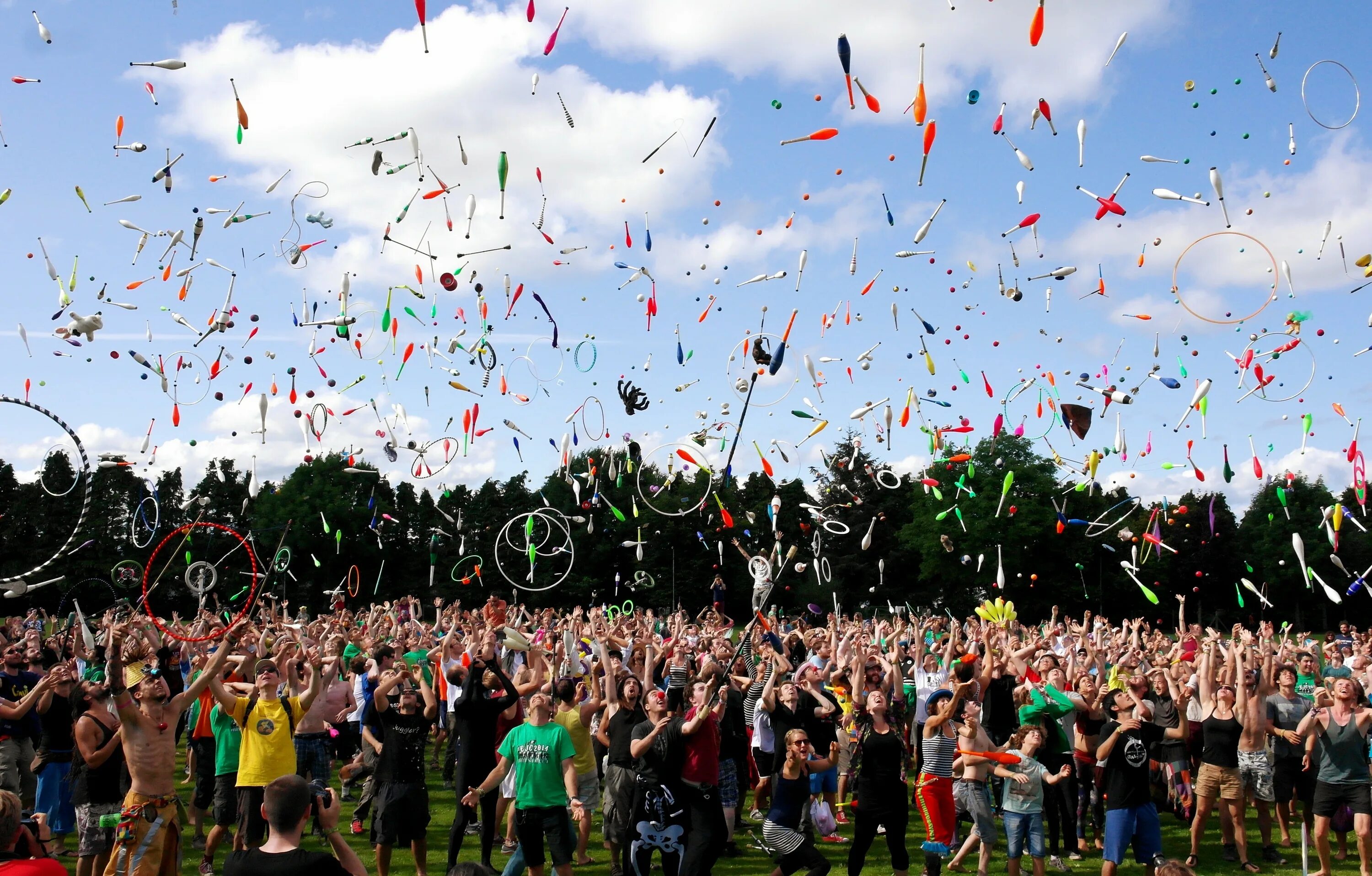 At the festival you can. Milano summer festival 2022 view. Концерт картинка. Фестиваль электронной музыки. Music fan.