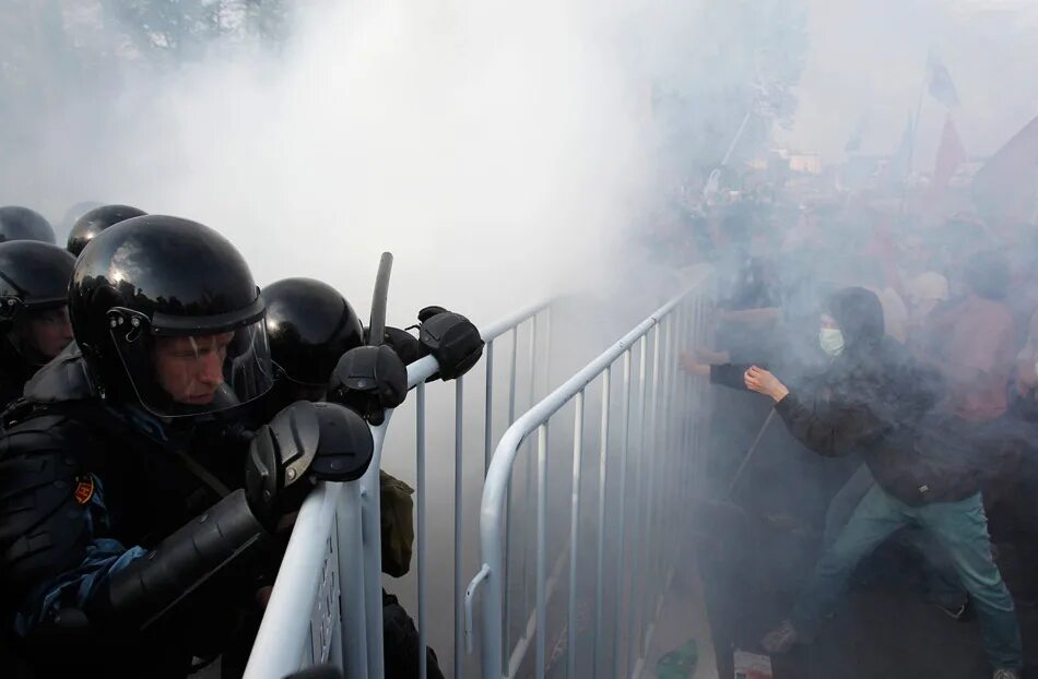 19 мая 2012. Болотная площадь 2012 столкновения с полицией. Беспорядки на Болотной площади 2012. Болотная площадь беспорядки 2011. 6 Мая 2012 Болотная площадь.