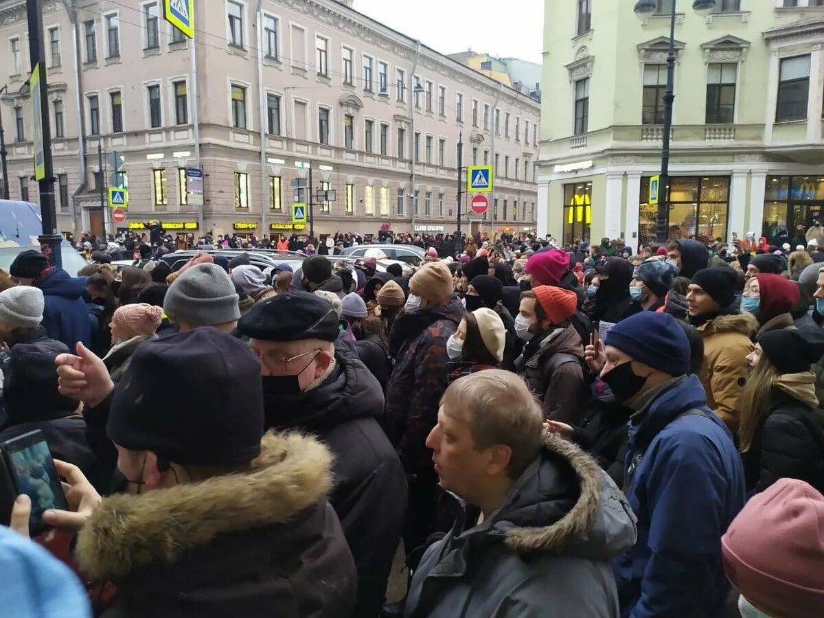 Митинг проспект. Митинг в Санкт Петербурге. Акция в поддержку Навального в Петербурге. Митинги в Питере Санкт Петербург. Митинг Навальный Питер.