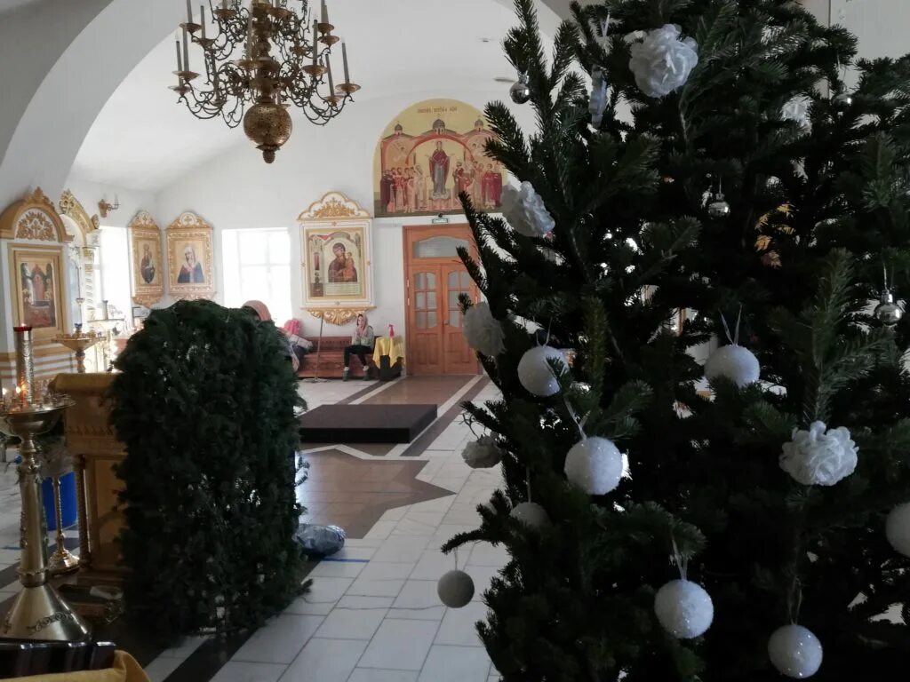 Трифонов монастырь вода. Патриаршая литургия рождества христова. Церковь на новогодней новосибирск. Храм спаса нерукотворного омск. Рассказ о православном храме.