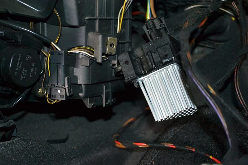 Печка бмв х5 е53. Печка бмв х5 е70. Бмв х5 е53 вентилятор отопителя. Привод заслонки рециркуляции печки х5 е53. Bmw x5 e53 система отопителя.